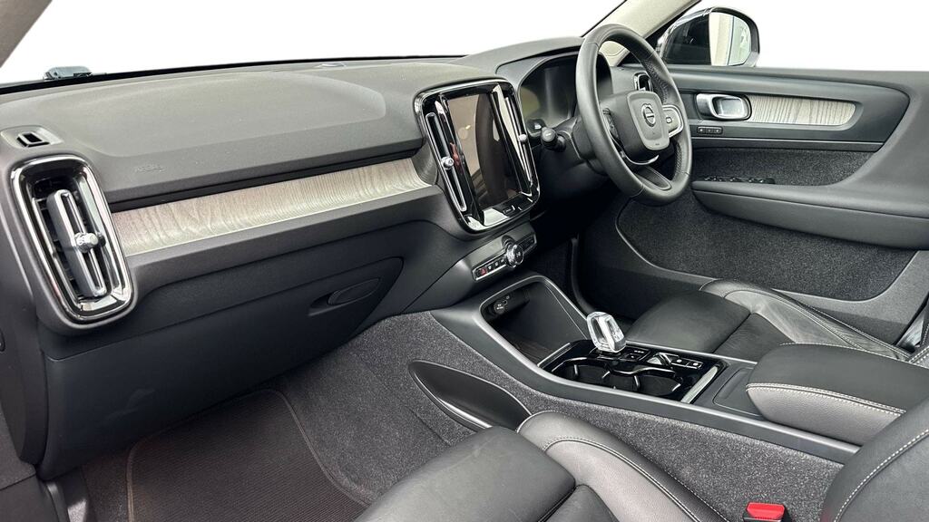 Volvo XC40 2.0 B4p Plus Dark Awd CF72EMV Black #4