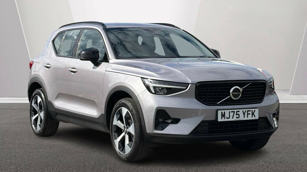 Volvo XC40 2.0 B3p Plus Dark MJ75YFK Silver