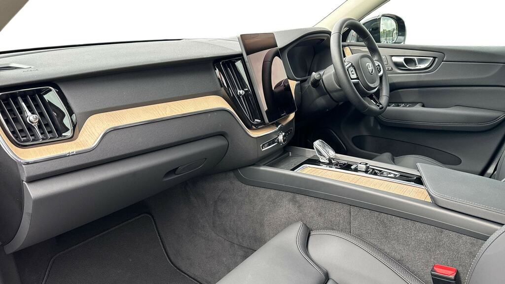 Volvo XC60 2.0 B5p Plus Dark Awd Geartronic DG26HMA Red #4