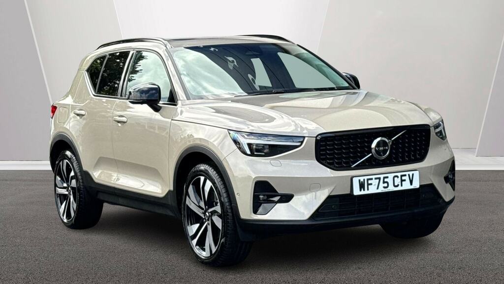 Volvo XC40 2.0 B4p Ultra Dark Gold