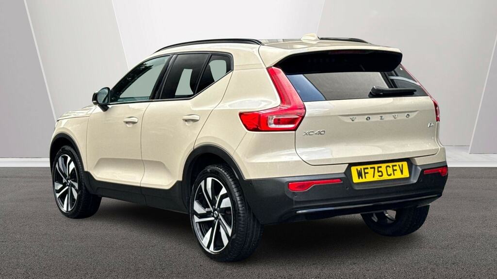 Volvo XC40 2.0 B4p Ultra Dark WF75CFV Gold #2