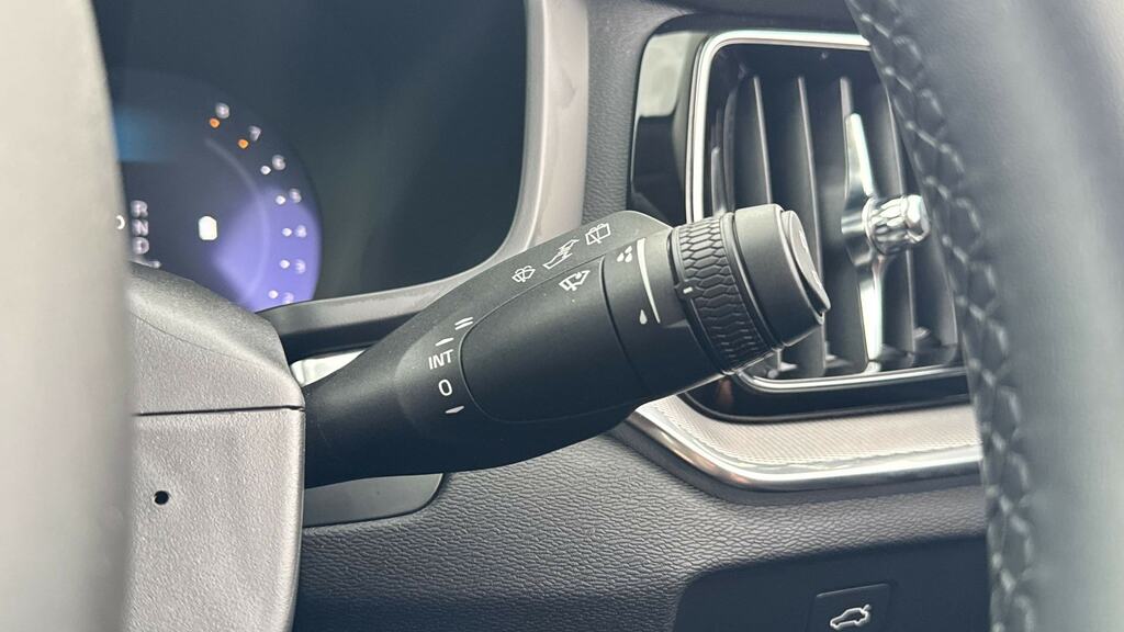 Volvo V60 2.0 B4p Plus Dark 7 Speed RF25NPG Black #3