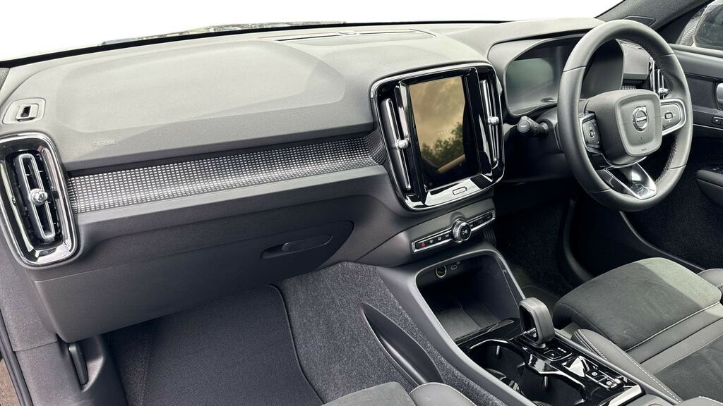 Volvo XC40 2.0 B4p Plus Dark RF25EYL Black #4
