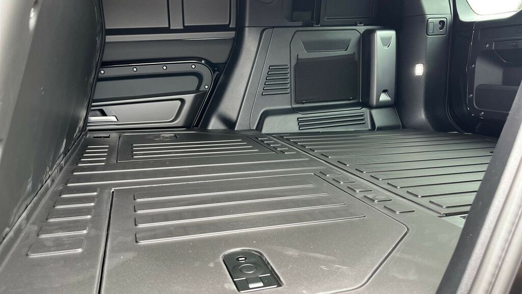 Land Rover Defender 110 3.0 D250 Hard Top X-dynamic Se 3 Seat CX26FVB Black #4