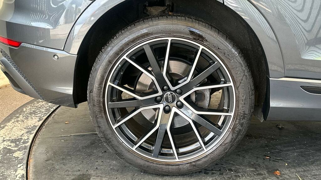 Audi Q8 55 Tfsi Quattro Black Edition Tiptronic YF22NWU Grey #5