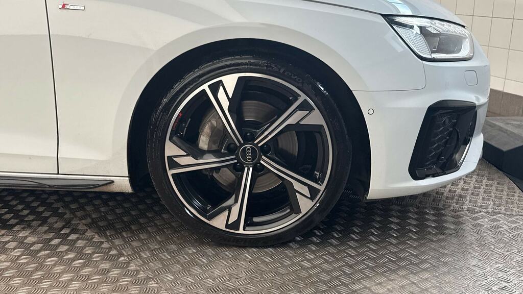 Audi A4 Avant 40 Tdi 204 Quattro Black Ed S Tronic Tech VO24UKN White #5
