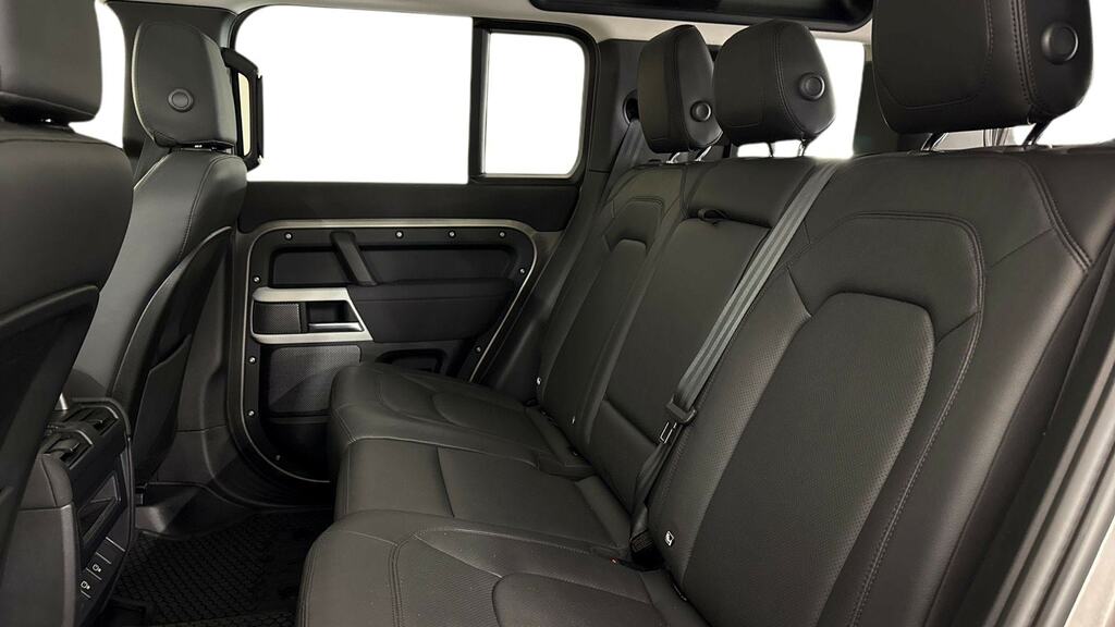 Land Rover Defender 110 3.0 D250 Xs Edition 110 PN22AHU Silver #4