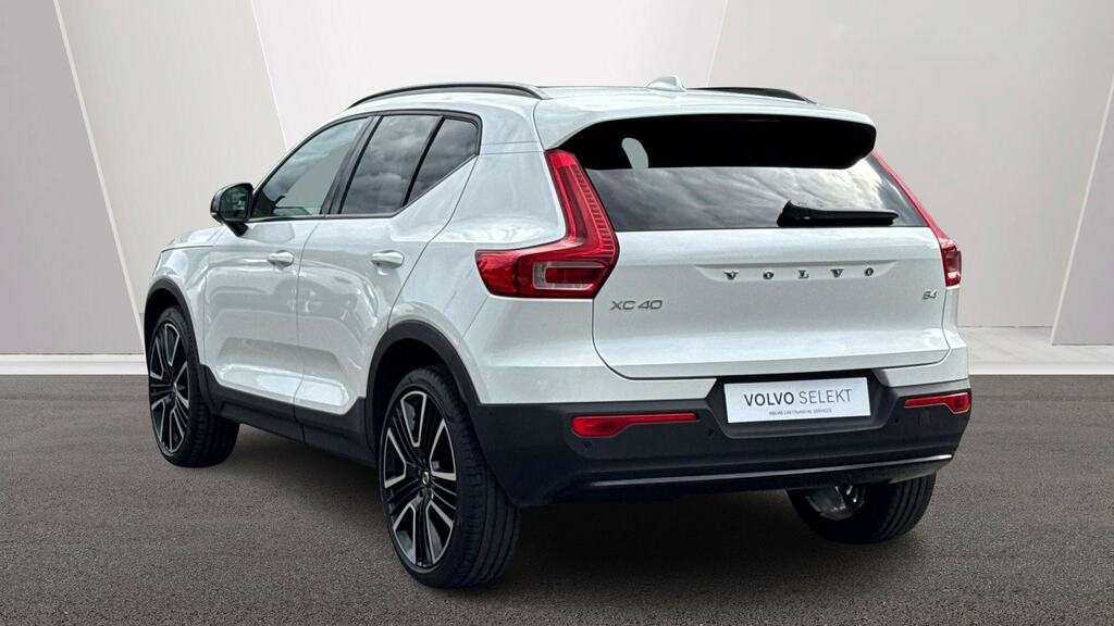 Volvo XC40 2.0 B4p Ultra Dark OY75XGV White #2
