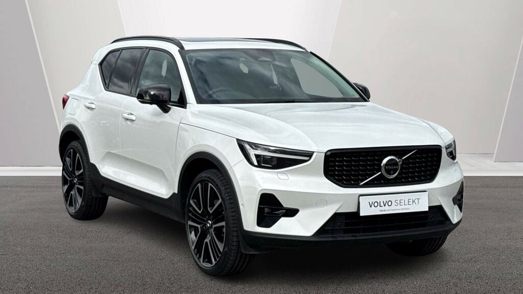 Volvo XC40 2.0 B4p Ultra Dark White