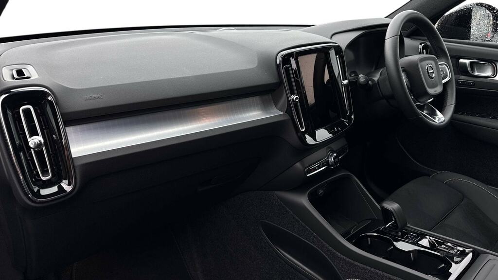 Volvo XC40 2.0 B3p Plus Black Edition MF75UMJ Black #4