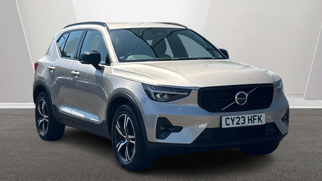 Volvo XC40 2.0 B3p Plus Dark Red