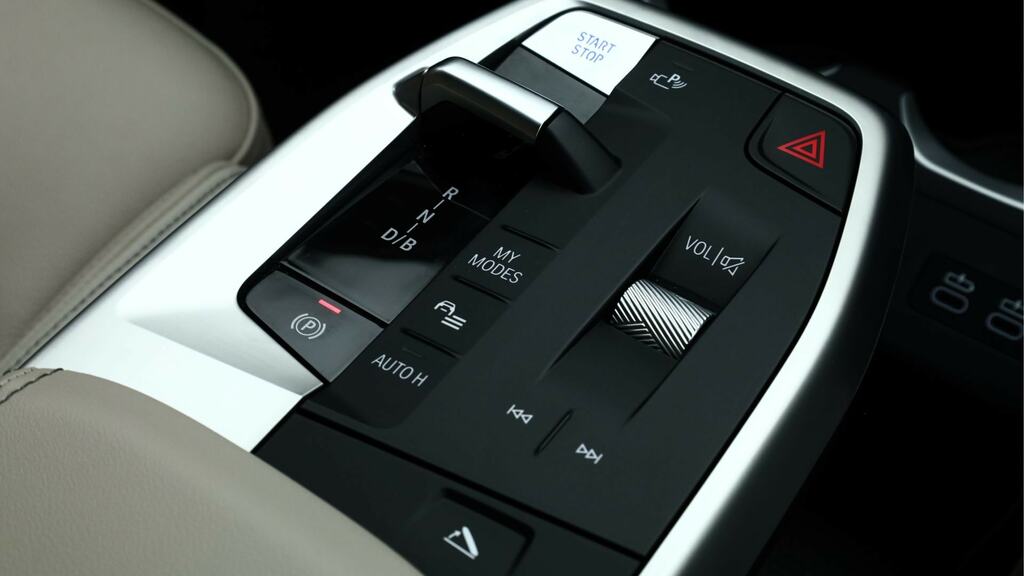 BMW iX2 150Kw Edrive20 M Sport 65Kwh Techpro YA25FYX Black #5