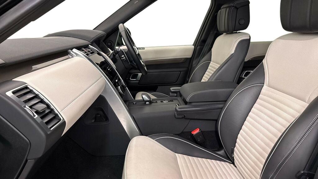 Land Rover Discovery 3.0 D300 Metropolitan Edition RJ22ZSE Black #3