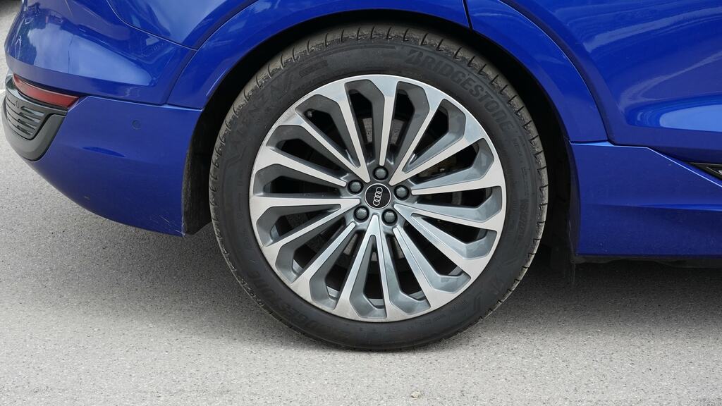 Audi Q8 e tron 250Kw 50 Quattro 95Kwh S Line Blue #5