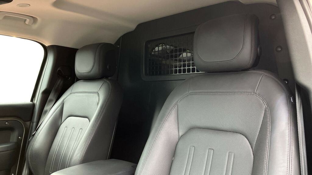 Land Rover Defender 110 3.0 D300 Hard Top Hse Silver #4