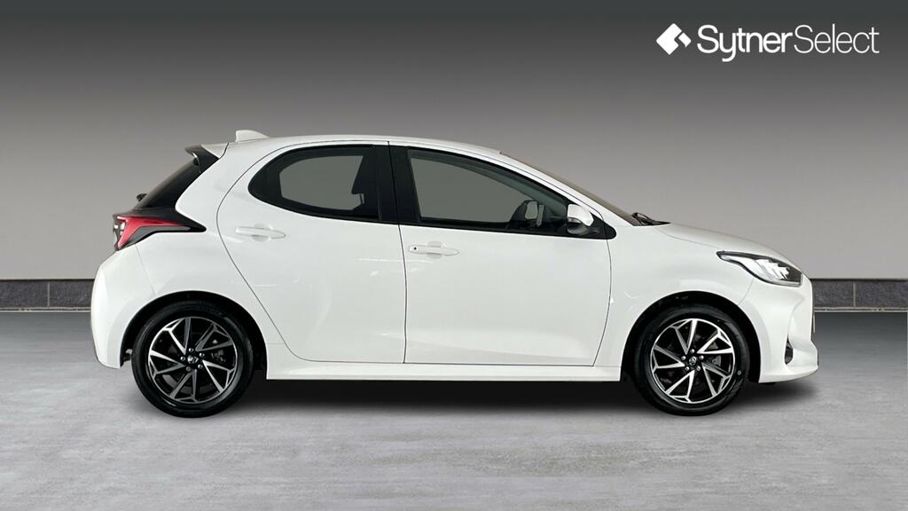 Toyota Yaris 1.5 Hybrid Design Cvt RV73XGN White #3