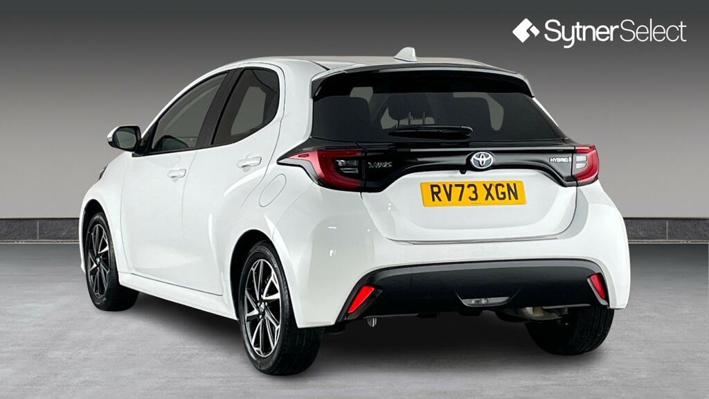 Toyota Yaris 1.5 Hybrid Design Cvt RV73XGN White #2