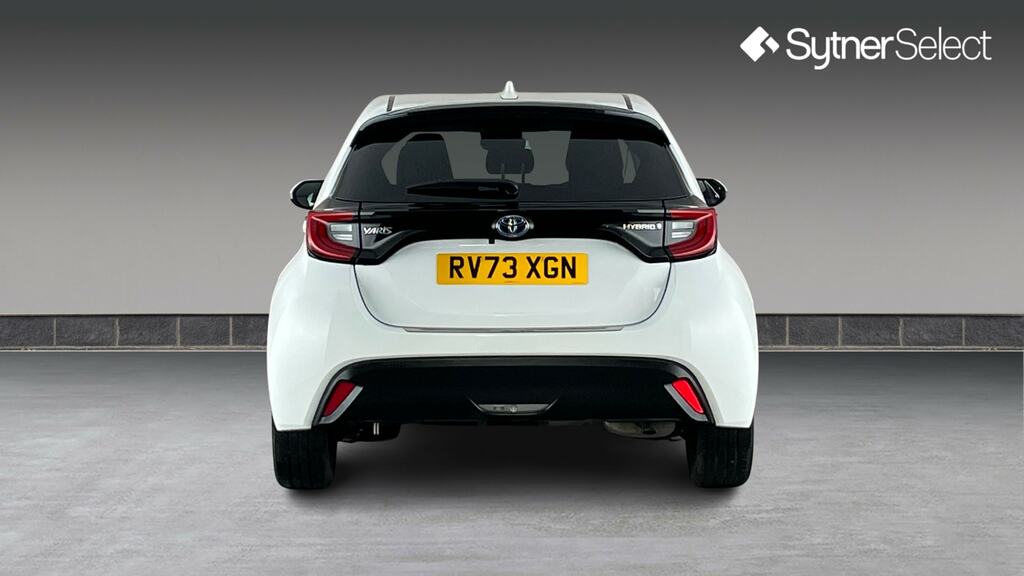 Toyota Yaris 1.5 Hybrid Design Cvt RV73XGN White #5