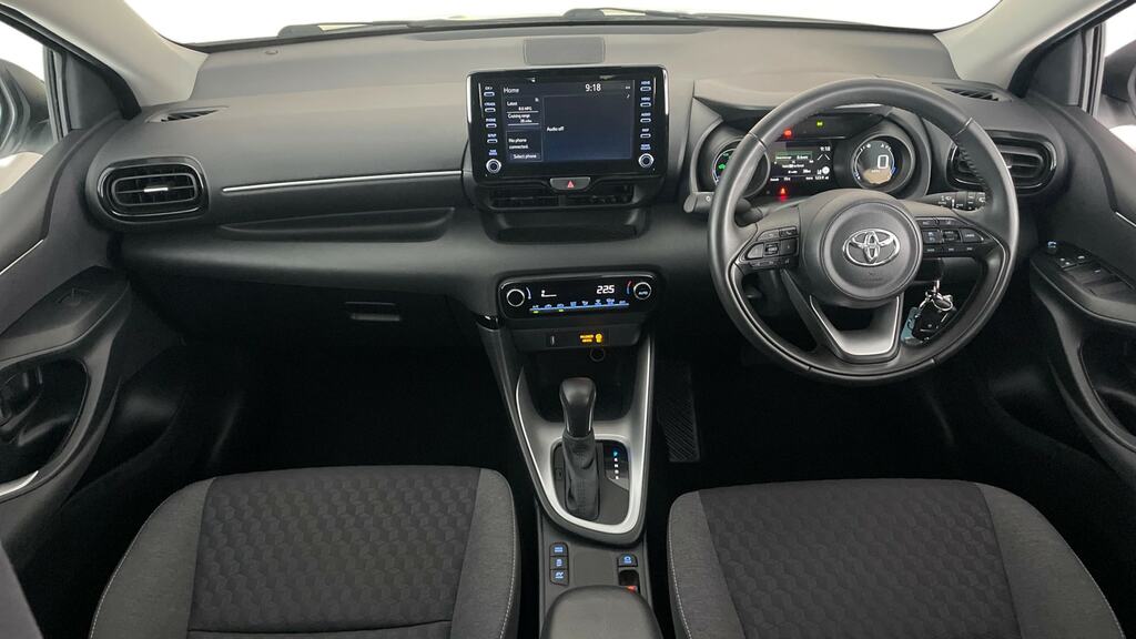 Toyota Yaris 1.5 Hybrid Design Cvt RV73XGN White #6