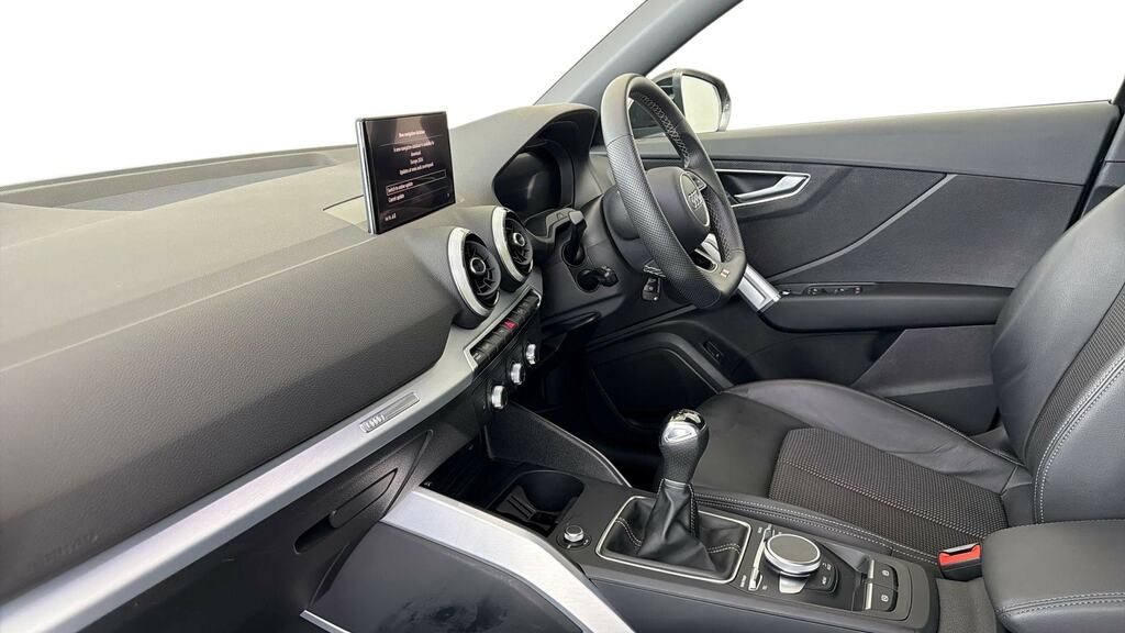 Audi Q2 35 Tfsi Black Edition Tech RO73VMR Black #2