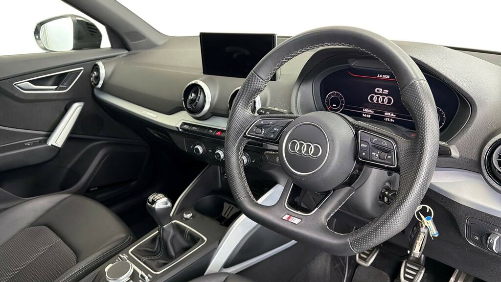 Audi Q2 35 Tfsi Black Edition Tech RO73VMR Black #6