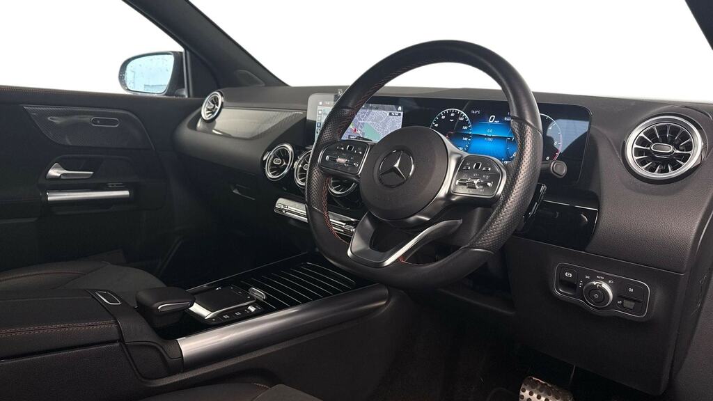 Mercedes-Benz GLA Class Gla 220D 4Matic Amg Line Premium Black #3