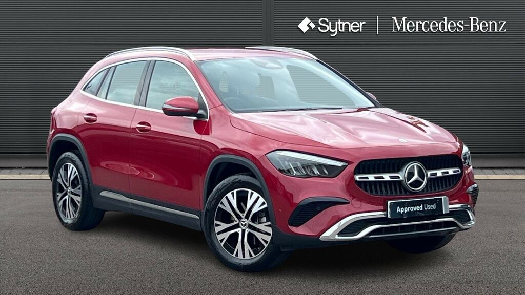 Mercedes-Benz GLA Class Gla 200 Sport Executive Red