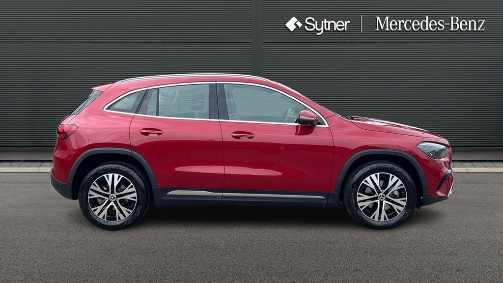 Mercedes-Benz GLA Class Gla 200 Sport Executive Red #4