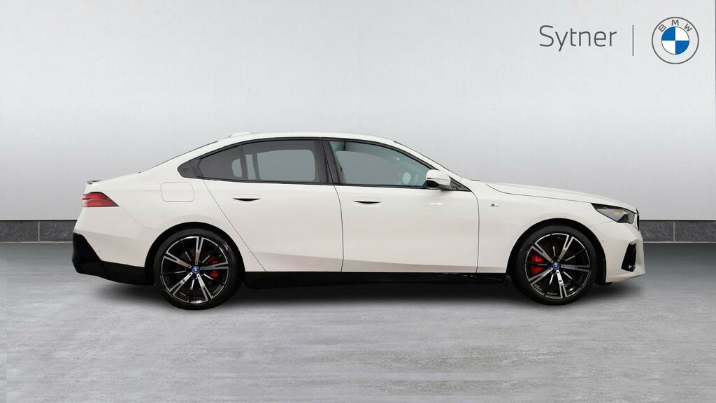 BMW i5 250Kw Edrive40 M Sport Pro 84Kwh White #3