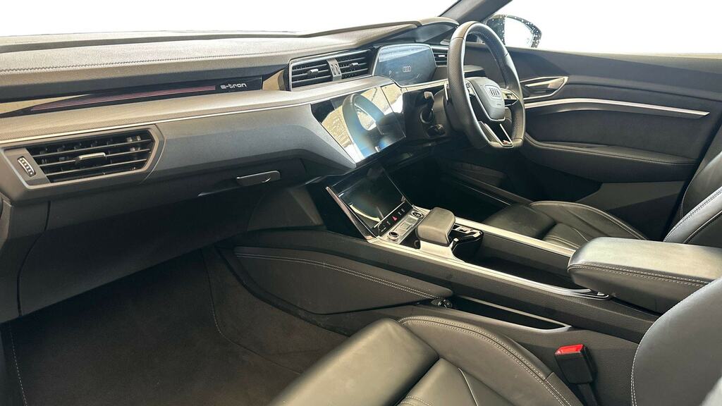 Audi Q8 e tron 250Kw 50 Quattro 95Kwh Black Edition Black #2