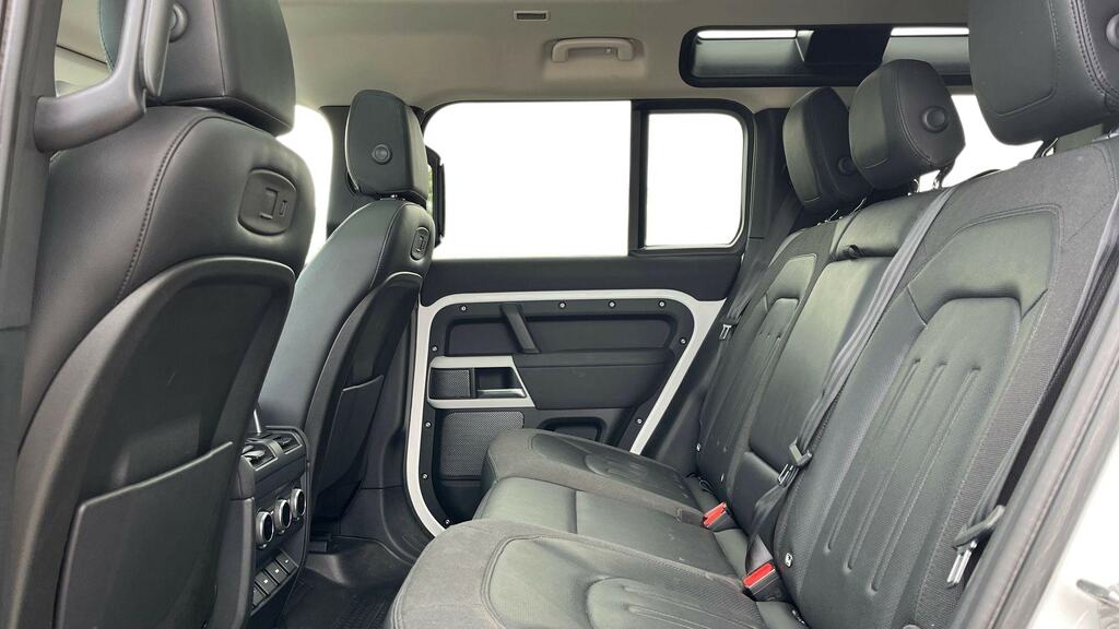 Land Rover Defender 110 2.0 D240 Se 110 OY70UEU White #4