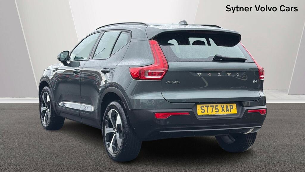 Volvo XC40 2.0 B4p Plus Dark ST75XAP Green #2