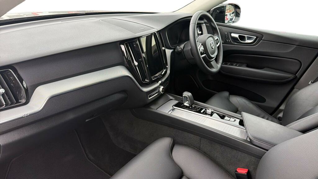 Volvo XC60 2.0 B5p Plus Dark Awd Geartronic KS72SPU Black #4