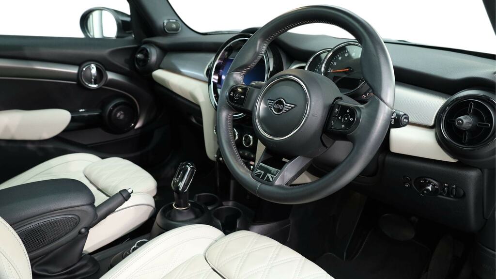 Mini Hatch 1.5 Cooper Exclusive Premium Plus EJ72OVX Black #6