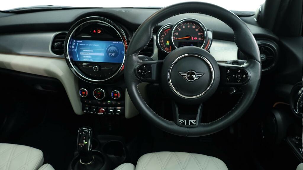Mini Hatch 1.5 Cooper Exclusive Premium Plus EJ72OVX Black #5