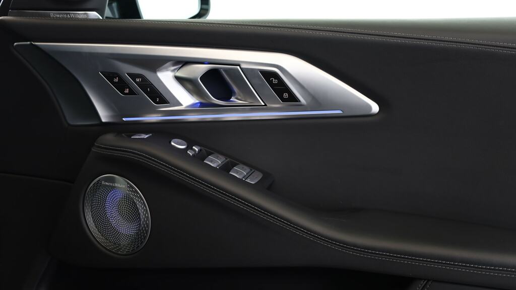 BMW XM 50E Blue #20