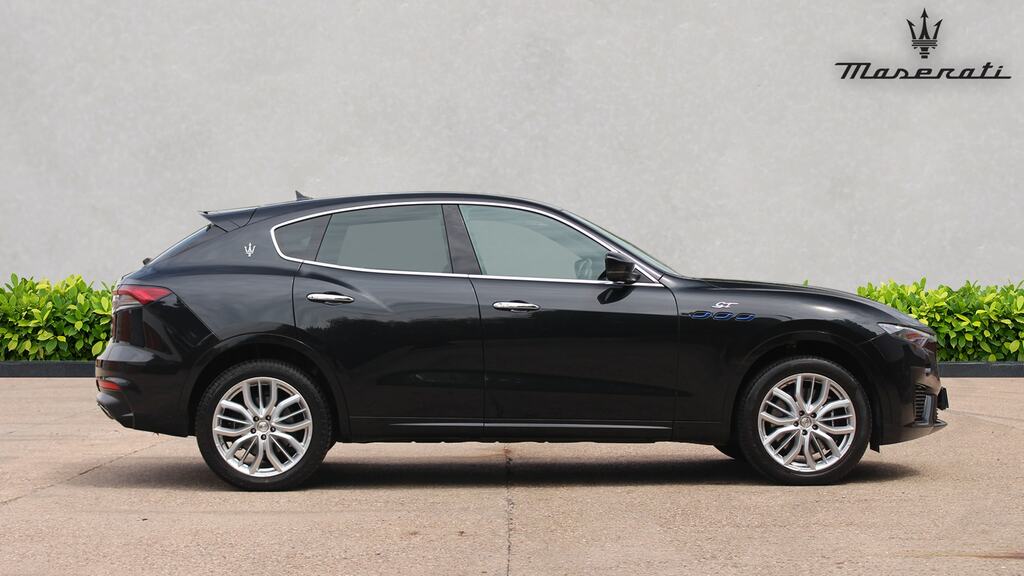 Maserati Levante Hybrid Gt Black #2