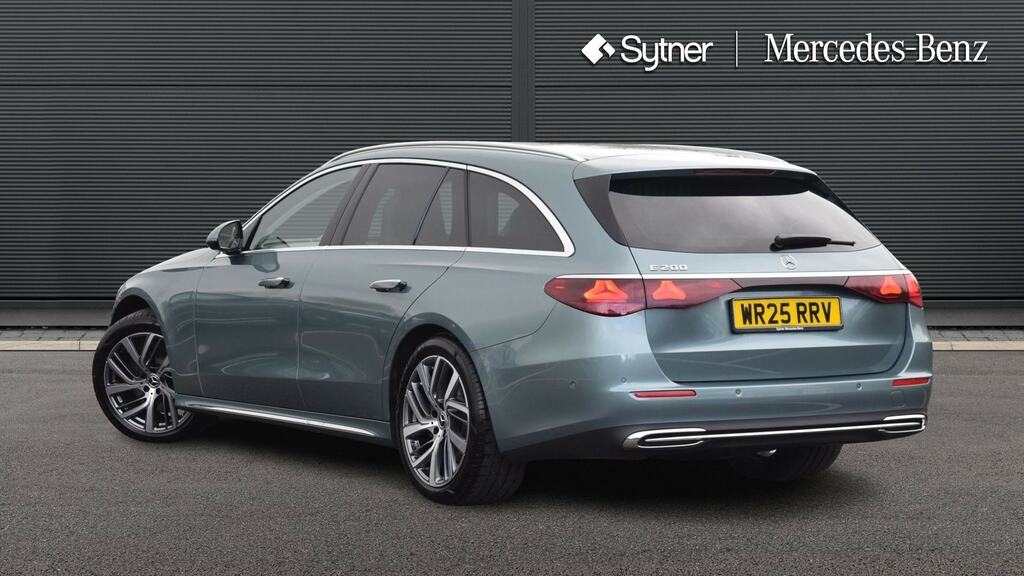 Mercedes-Benz E Class E200 Exclusive Premium 9G-tronic Silver #2