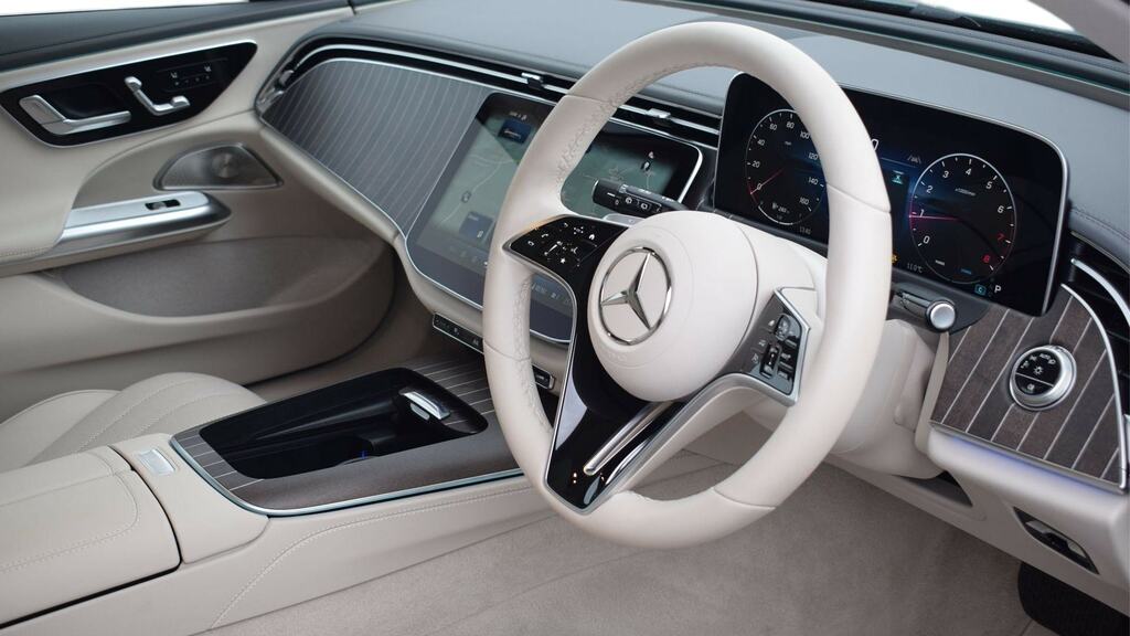 Mercedes-Benz E Class E200 Exclusive Premium 9G-tronic Silver #3