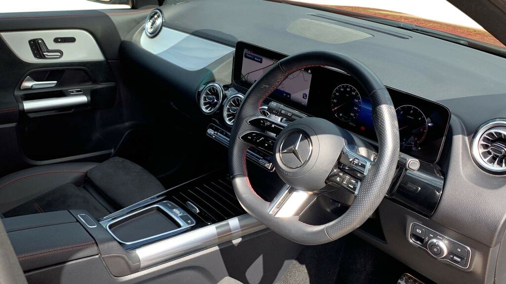 Mercedes-Benz GLA Class Gla 220D 4Matic Amg Line Premium Plus Red #3