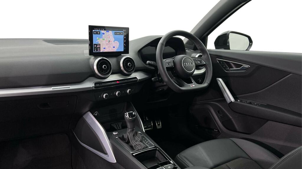 Audi Q2 35 Tfsi Black Edition S Tronic Tech FL75CGX Blue #2