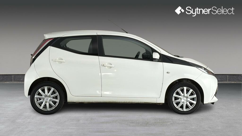 Toyota Aygo 1.0 Vvt-i X-play LL18KAJ White #3