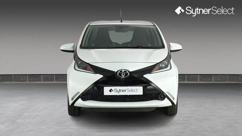 Toyota Aygo 1.0 Vvt-i X-play LL18KAJ White #4