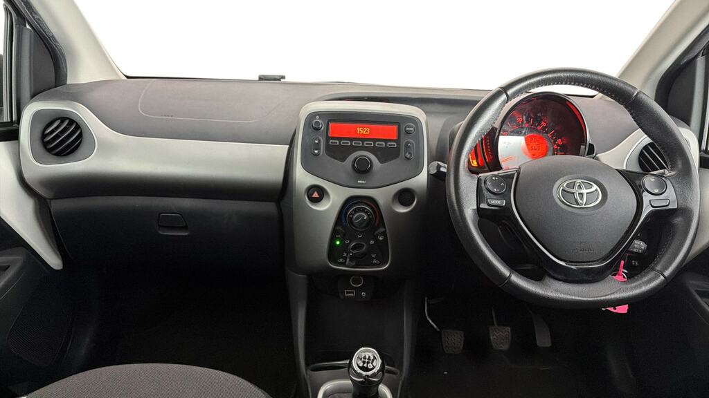 Toyota Aygo 1.0 Vvt-i X-play LL18KAJ White #6