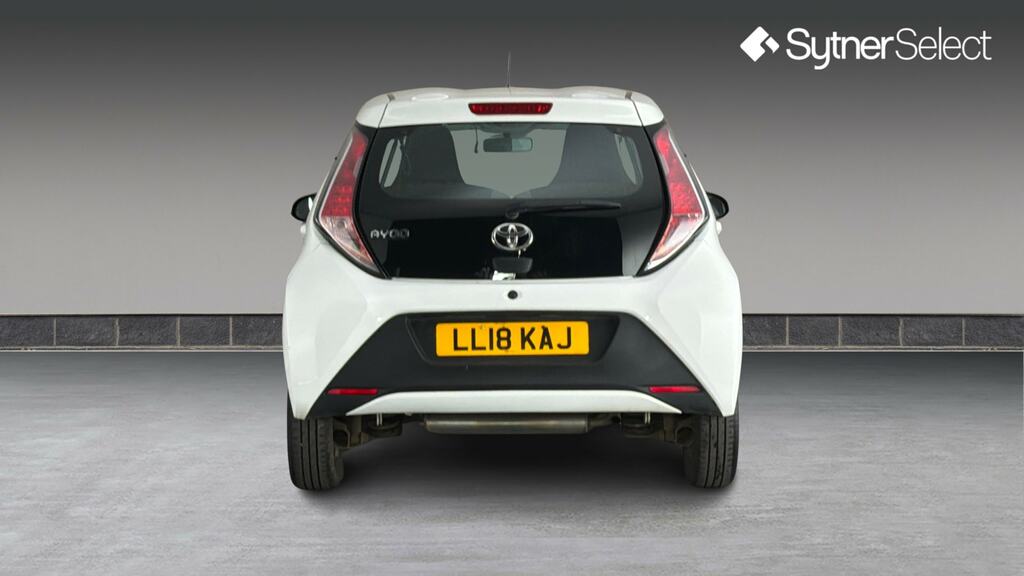 Toyota Aygo 1.0 Vvt-i X-play LL18KAJ White #5