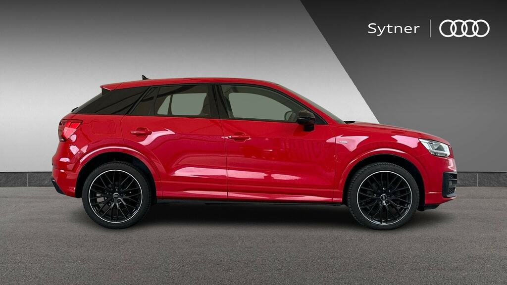 Audi Q2 35 Tfsi Black Edition S Tronic RK19PXF Red #4