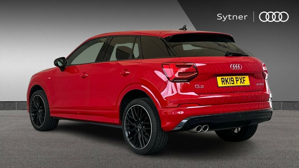 Audi Q2 35 Tfsi Black Edition S Tronic RK19PXF Red #3