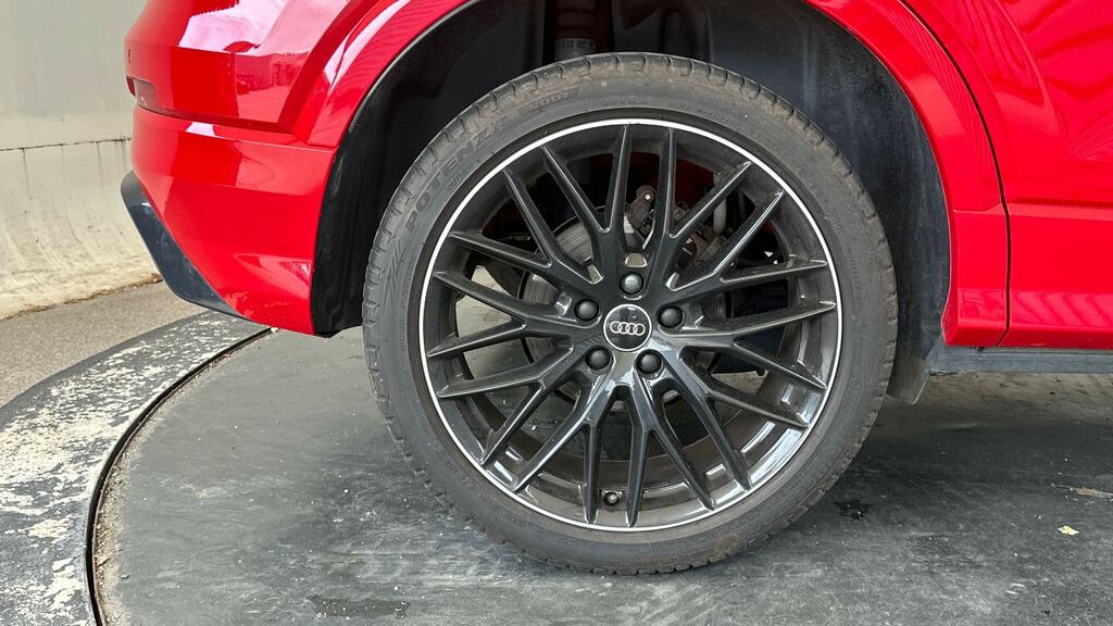 Audi Q2 35 Tfsi Black Edition S Tronic RK19PXF Red #5