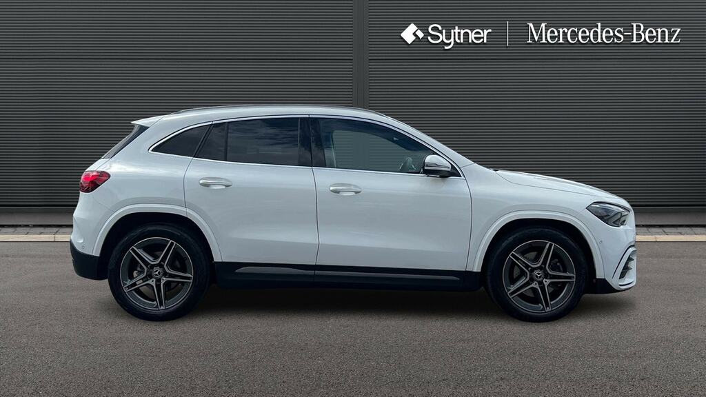 Mercedes-Benz GLA Class Gla 200 Amg Line Executive White #4