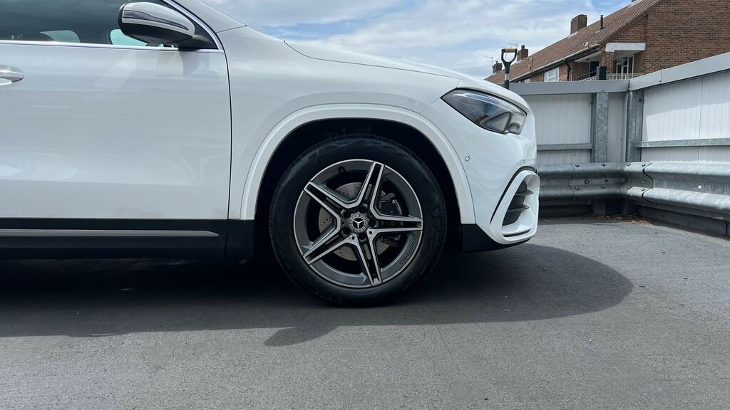 Mercedes-Benz GLA Class Gla 200 Amg Line Executive White #5